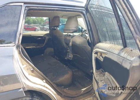 2021 Toyota Rav4 Xle z USA, uszkodzony, nr VIN 2T3P1RFV1MC214257